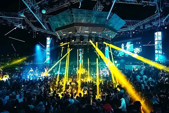 Get ready to dive into Dubai's vibrant and thrilling nightlife
