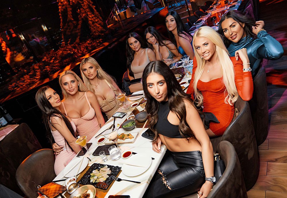 Discover the magic of Dubai dinner shows