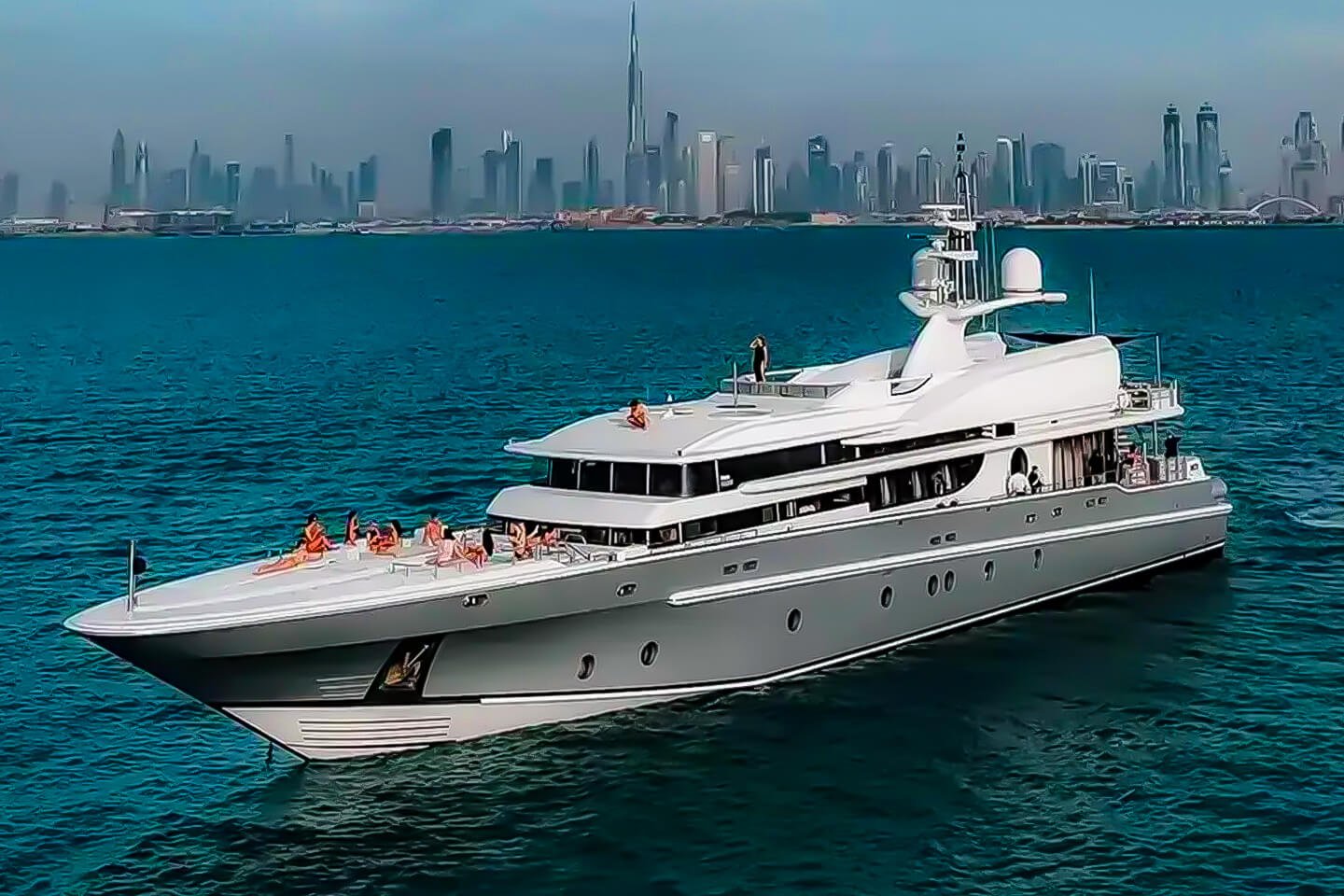Luxury-Yacht-Rentals-in-Dubai